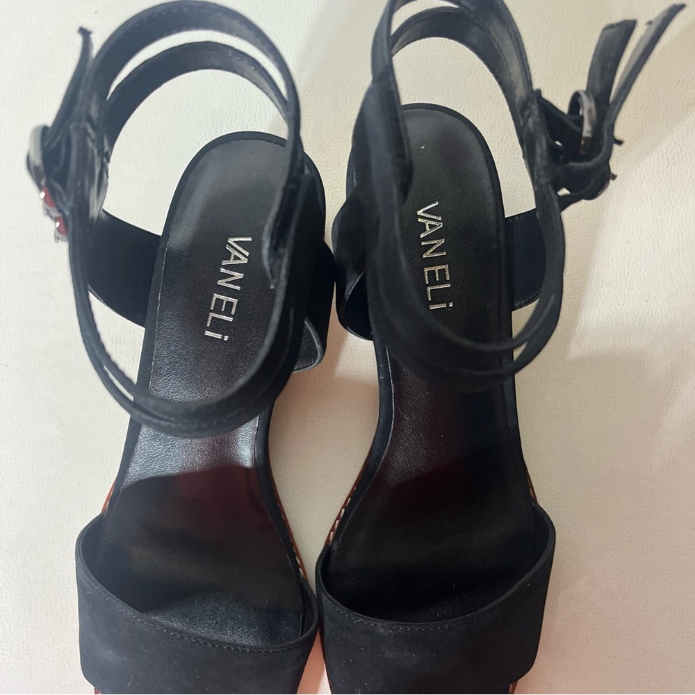 Vaneli Black Sandals Minimalist Design NWOT - Picture 3 of 10